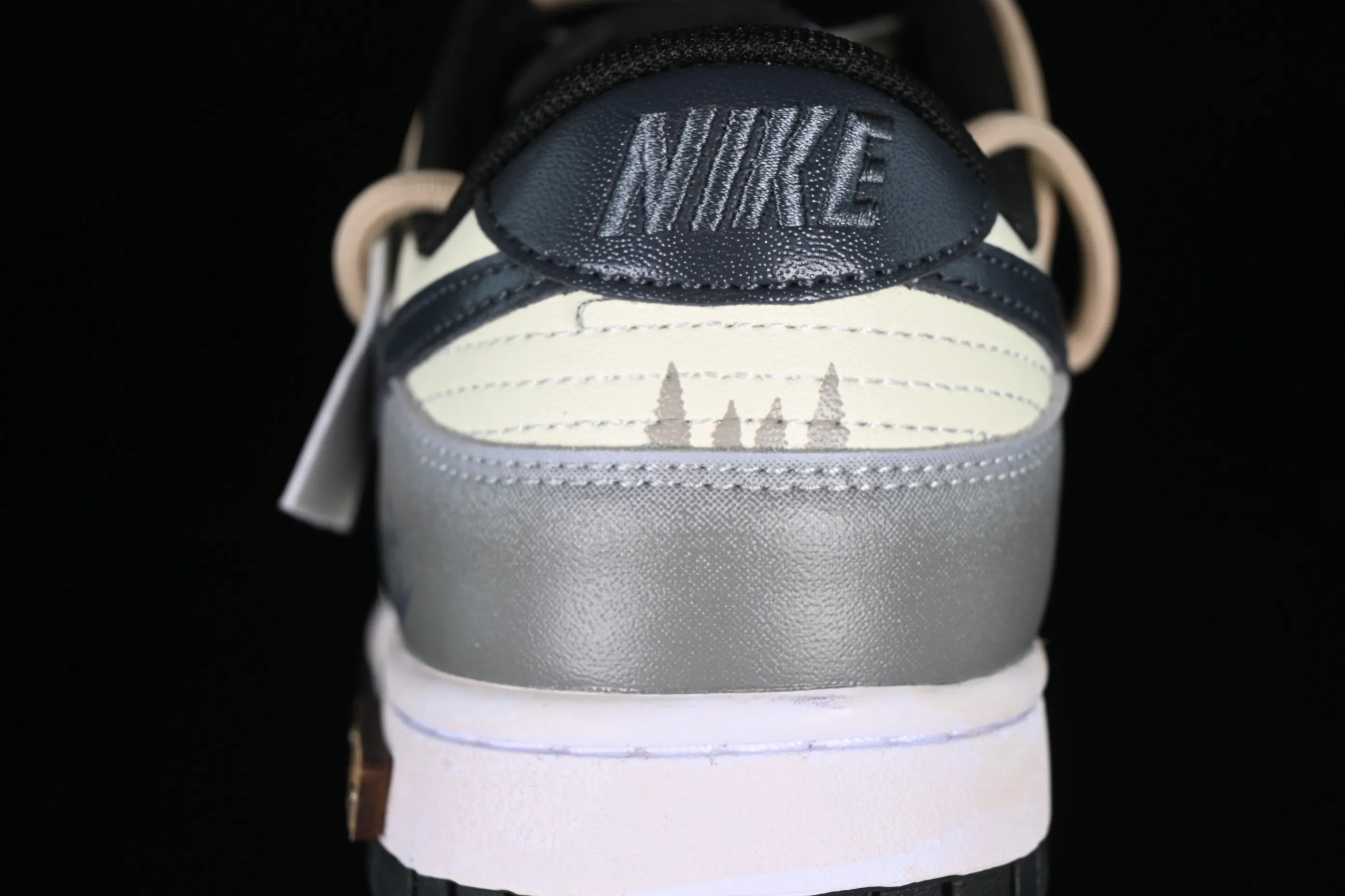 All Categories Nk SB Dunk Series Nk SB Dunk Low Low-top sneakers Nk Dunk Low Panda Prank-Jungle Crossing Crossing the Mountain to Enjoy Yourself Mountain Color SB Strap Low-top Casual Shoes FD0831-002